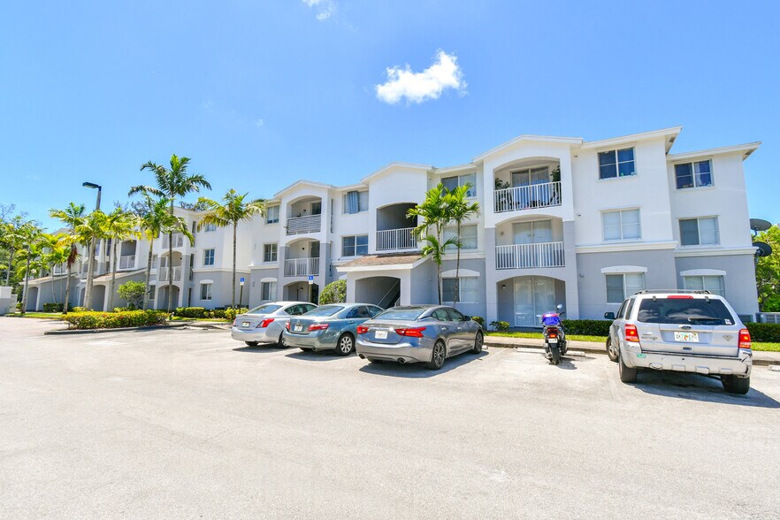 13770-13820 NE 3rd Ct, North Miami, FL à vendre - Photo de l’immeuble – Image 1 sur 18