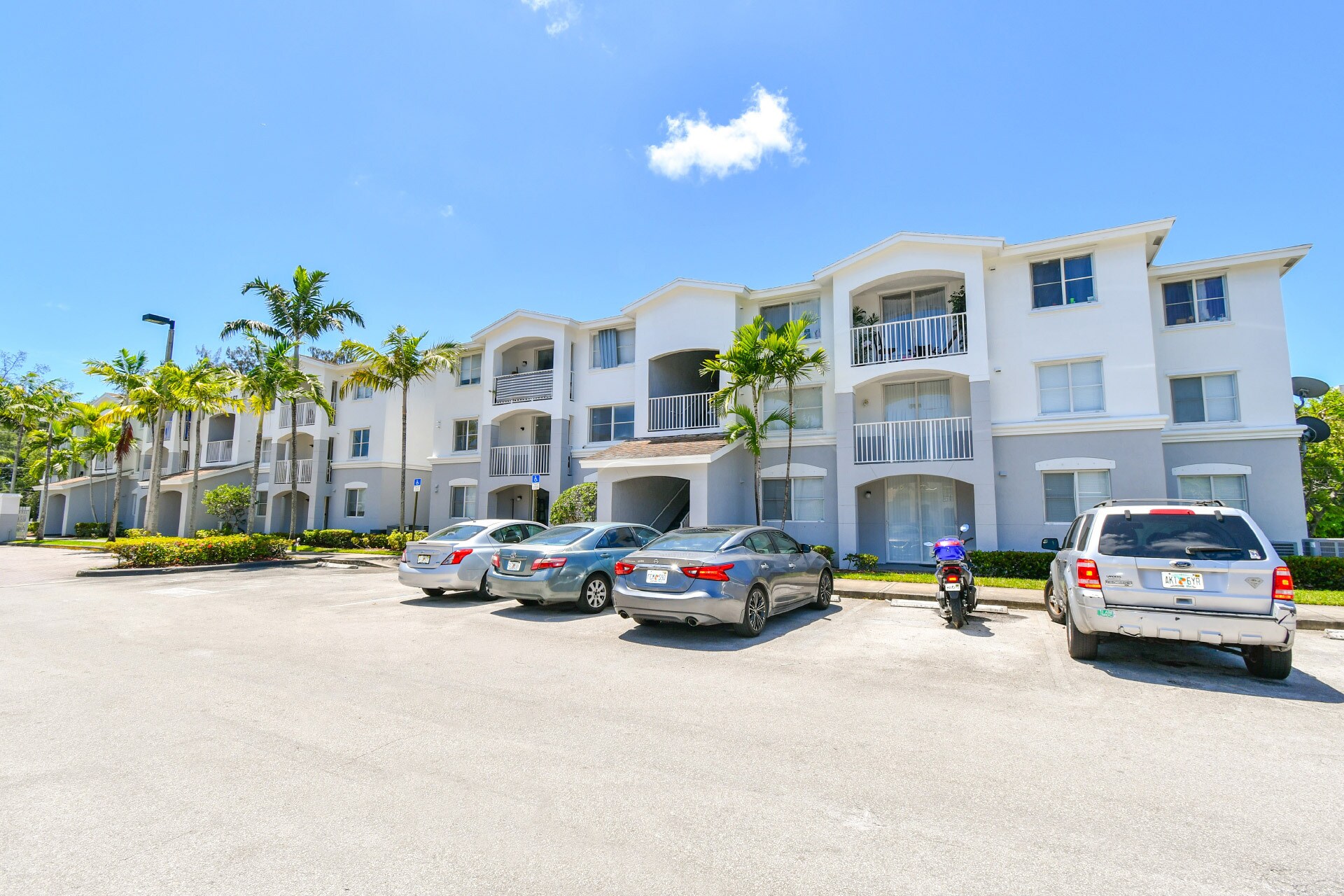 13770-13820 NE 3rd Ct, North Miami, FL à vendre Photo de l’immeuble– Image 1 sur 19