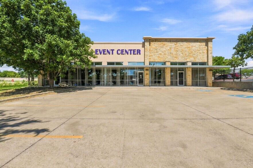 11055 N IH-35, Austin, TX à louer - Photo de l’immeuble – Image 3 sur 38