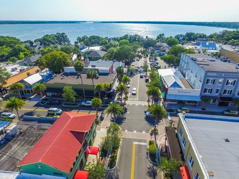 100 E 4th Ave, Mount Dora, FL à vendre - Photo de l’immeuble – Image 2 sur 7