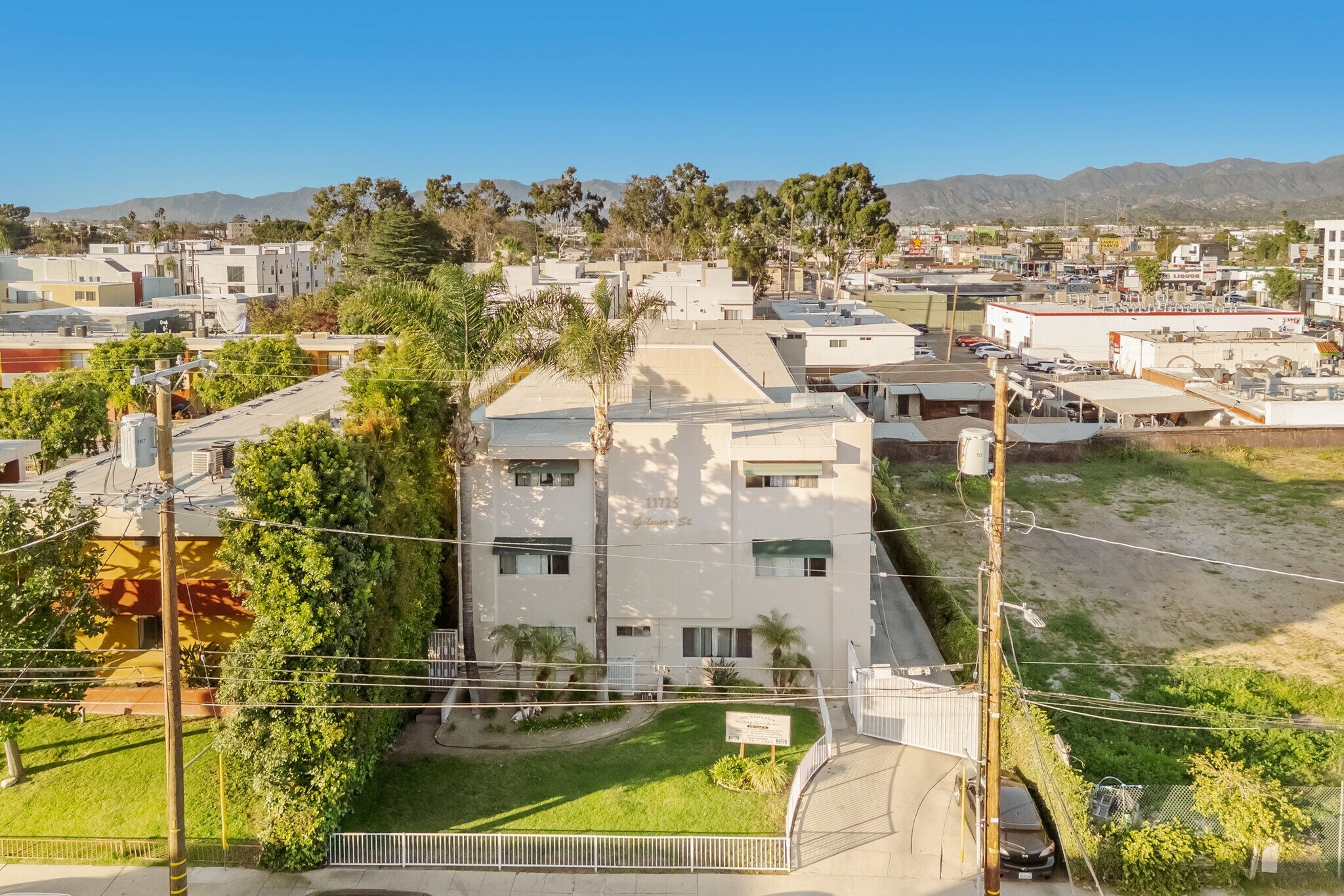 11725 Gilmore St, North Hollywood, CA à vendre Photo principale– Image 1 sur 25