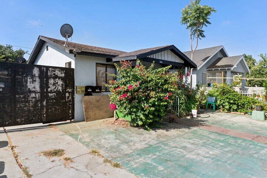 1526 E 77th Pl, Los Angeles, CA à vendre - Photo de l’immeuble – Image 3 sur 14