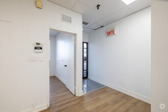 1420-1490 Rue Beaulac, Saint-Laurent, QC à louer Photo intérieure– Image 2 sur 9
