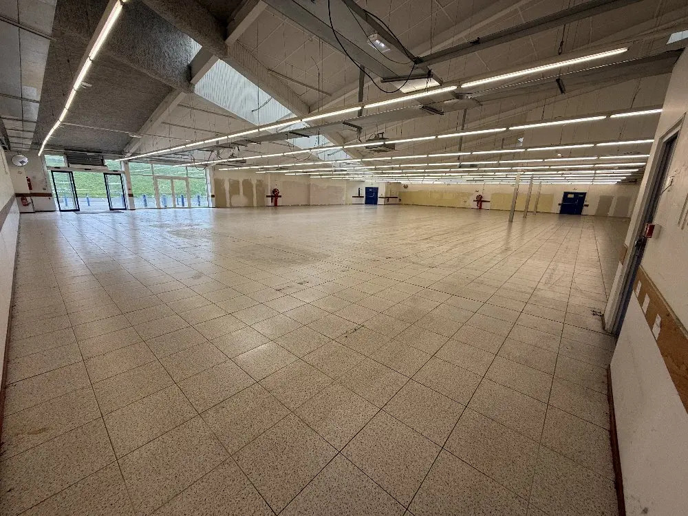 Local commercial dans Barentin à louer Photo intérieure– Image 1 sur 8