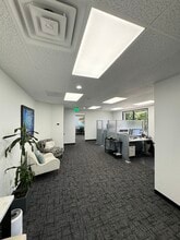 5446 Thornwood Dr, San Jose, CA à louer Photo intérieure– Image 2 sur 8