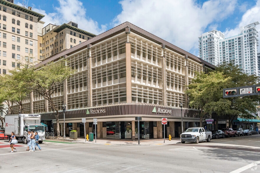 235 SE 1st St, Miami, FL à louer - Photo principale – Image 1 sur 9