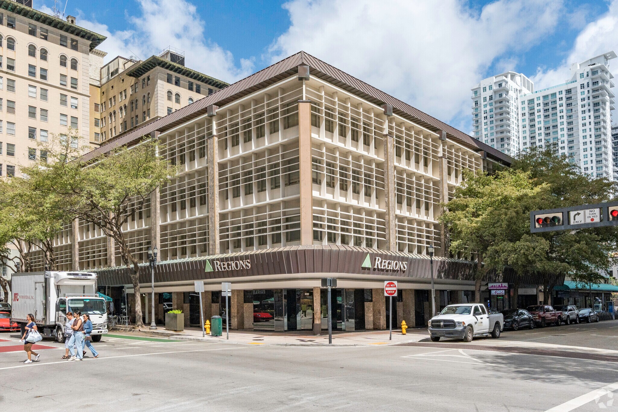 235 SE 1st St, Miami, FL à louer Photo principale– Image 1 sur 10
