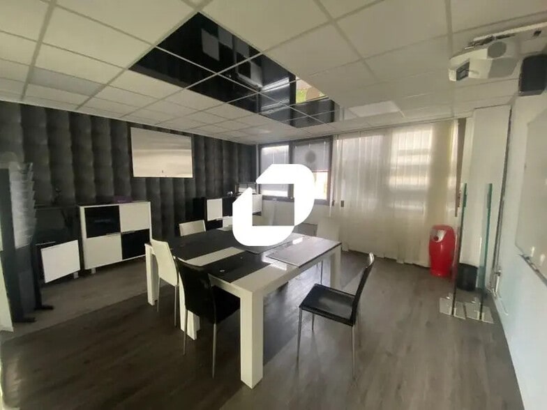 9 Chaussée Jules César, Osny à louer - Photo intérieure – Image 2 sur 10