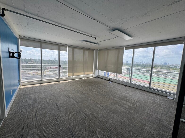1720 Harrison St, Hollywood, FL à vendre - Photo de l’immeuble – Image 2 sur 30