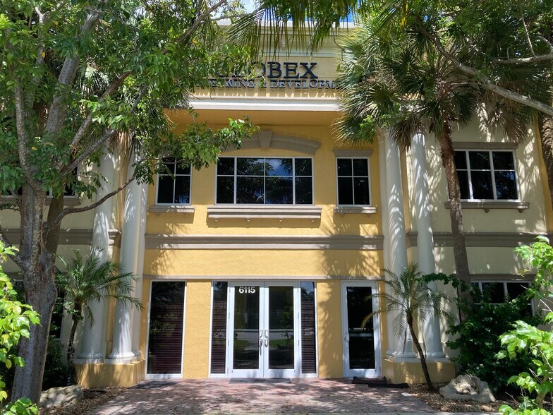 6115 Lyons Rd, Coconut Creek, FL à vendre - Photo principale – Image 1 sur 19