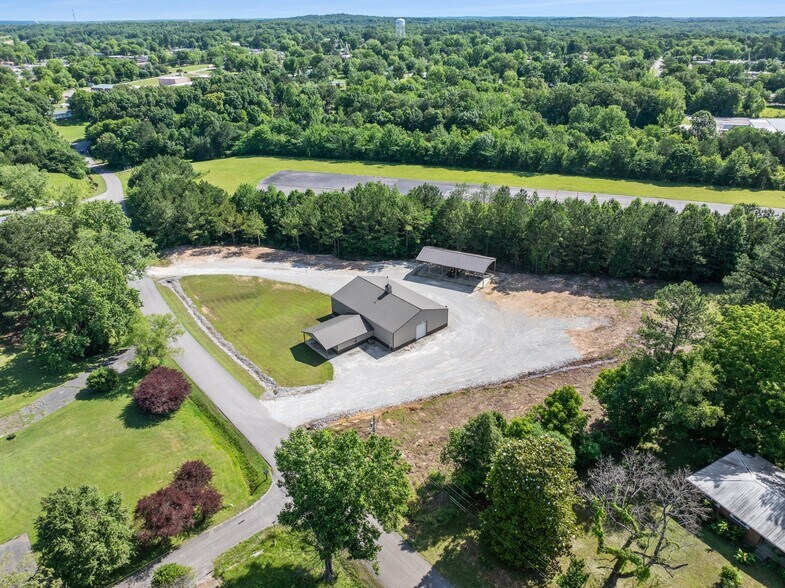 545 W 4th St, Parsons, TN à vendre - Photo de l’immeuble – Image 3 sur 33