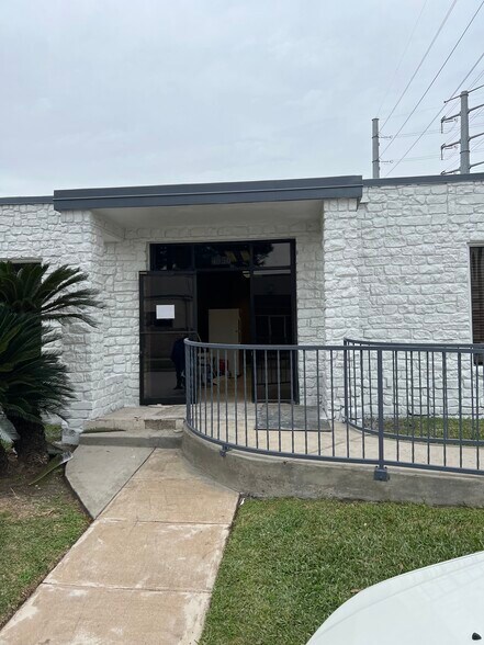 4950 Terminal St, Bellaire, TX à vendre - Photo de l’immeuble – Image 2 sur 9