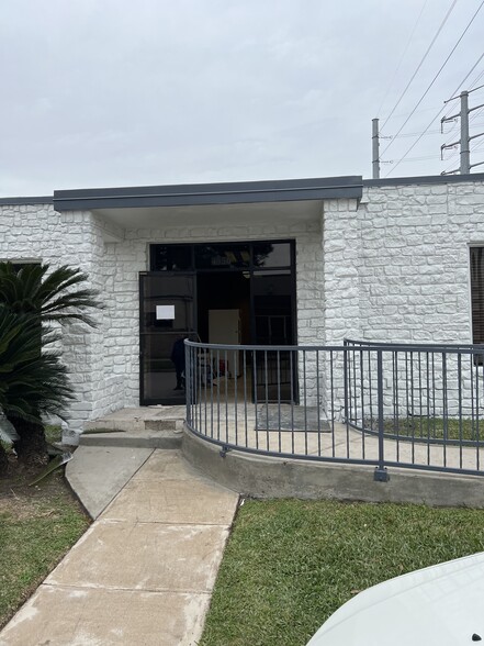 4950 Terminal St, Bellaire, TX à louer - Photo de l’immeuble – Image 3 sur 3