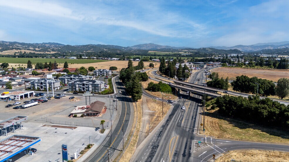 1550 N Lovers Ln, Ukiah, CA à louer - Aérien – Image 2 sur 19