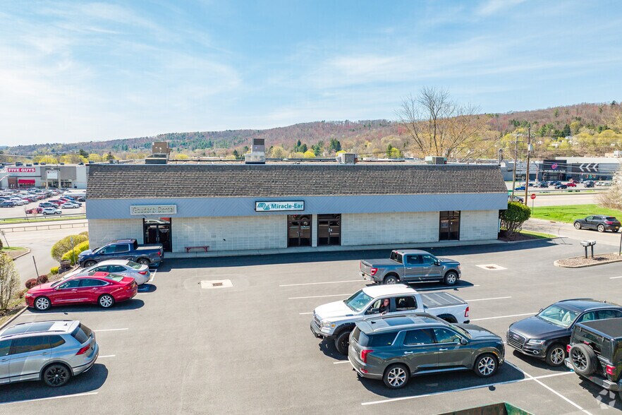 310 Reynolds Rd, Johnson City, NY à louer - Photo de l’immeuble – Image 2 sur 4