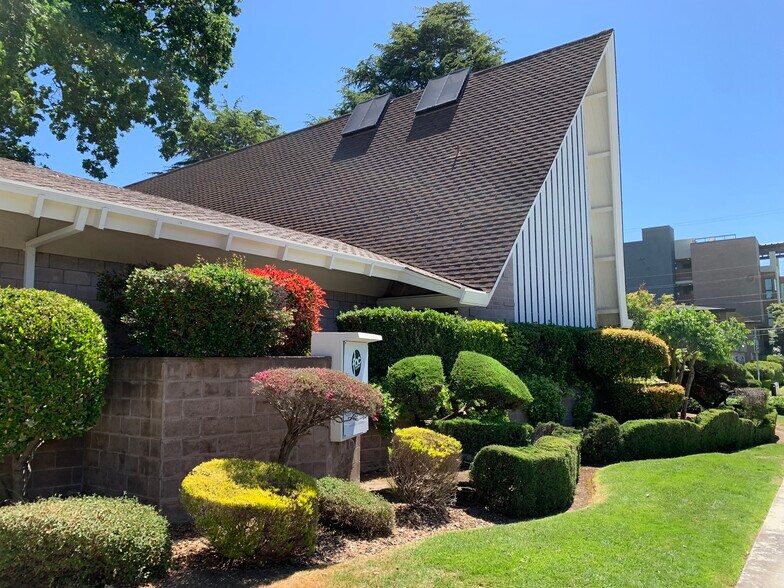 787 Walnut St, San Carlos, CA à louer - Photo de l’immeuble – Image 1 sur 7