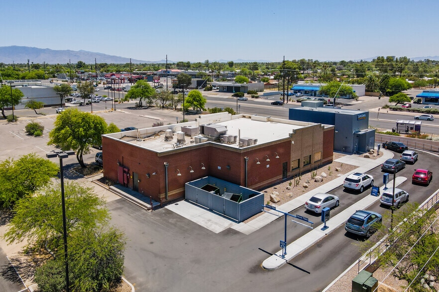4625 E Grant Rd, Tucson, AZ à vendre - Photo de l’immeuble – Image 2 sur 14