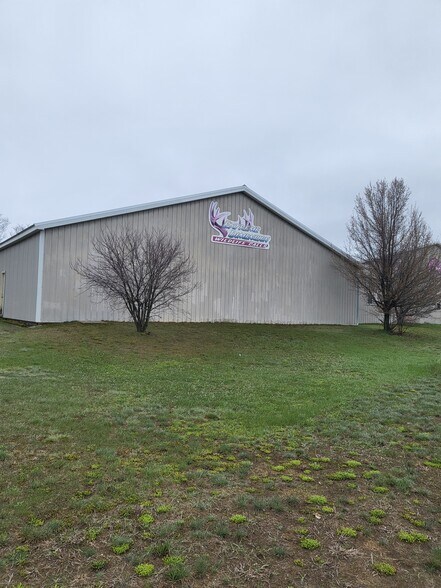 6893 Sullivan Rd, Grawn, MI à louer - Photo de l’immeuble – Image 1 sur 7