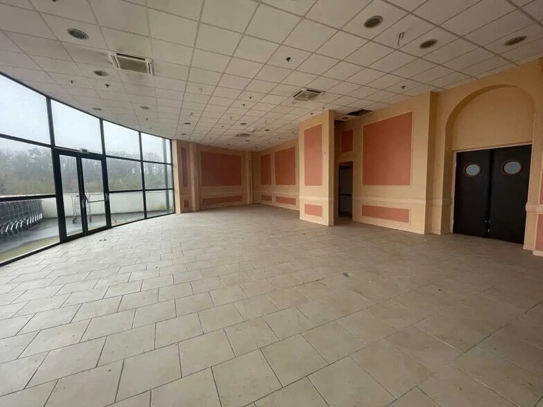 Local commercial dans Méru à louer - Photo intérieure – Image 3 sur 8