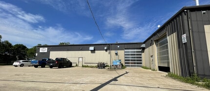 2309 Logan Av, Winnipeg, MB à louer Photo de l’immeuble– Image 2 sur 10