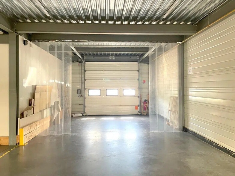 Bureau dans Poissy à louer - Photo intérieure – Image 1 sur 7