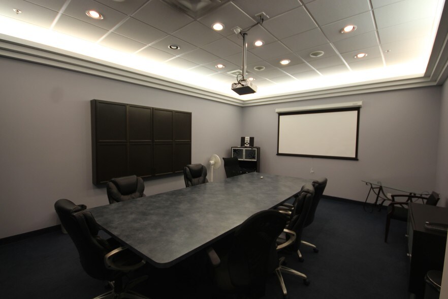 17604-17620 107 Av NW, Edmonton, AB à louer - Photo de l’immeuble – Image 1 sur 7