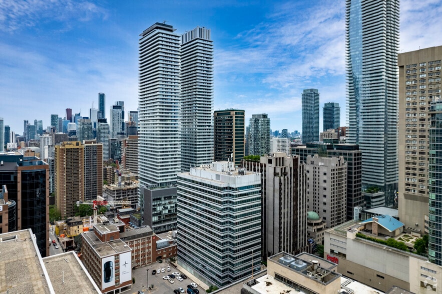 121 Bloor St E, Toronto, ON à louer - Aérien – Image 3 sur 4