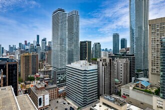 121 Bloor St E, Toronto, ON - VUE AÉRIENNE  vue de carte