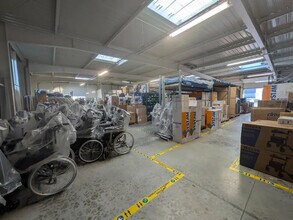 Local d'activités dans Ifs à vendre Photo intérieure– Image 1 sur 3