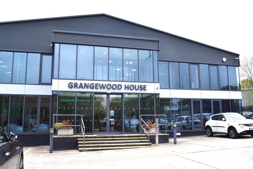 43 Oakwood Hl, Loughton à louer - Photo de l’immeuble – Image 1 sur 8