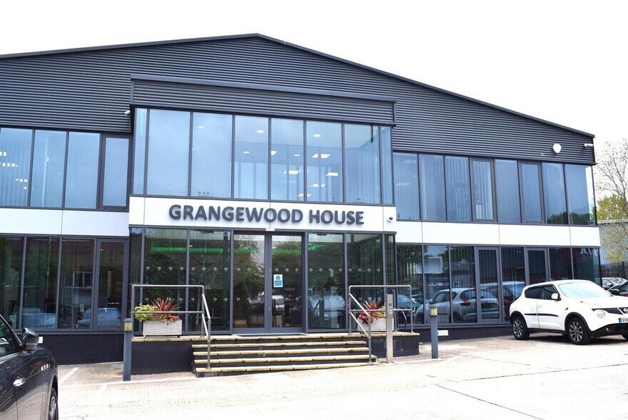 43 Oakwood Hl, Loughton à louer - Photo de l’immeuble – Image 2 sur 2