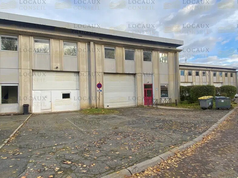 Local d’activités dans Sarcelles à louer - Photo de l’immeuble – Image 3 sur 4