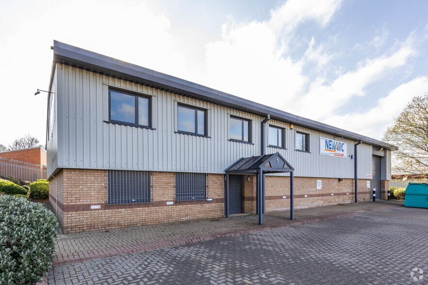 Whitehouse Rd, Newcastle Upon Tyne à louer - Photo principale – Image 1 sur 2