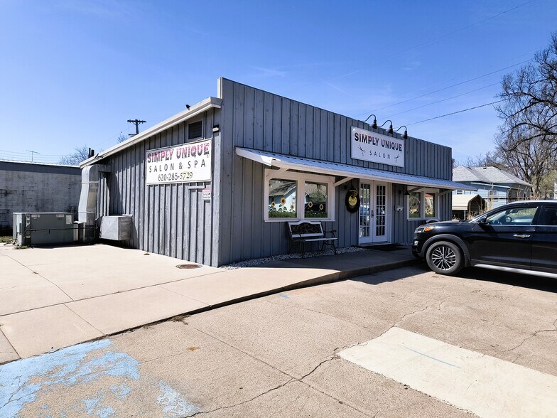 111 W 12th St, Larned, KS à vendre - Photo de l’immeuble – Image 3 sur 15