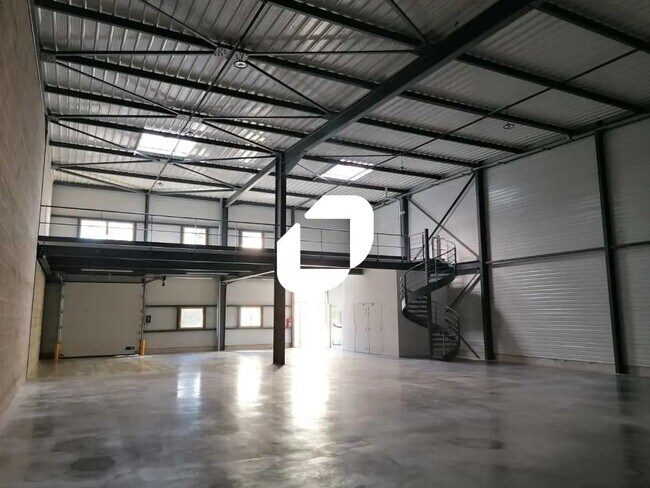 Plus de détails pour Local d’activités à vendre