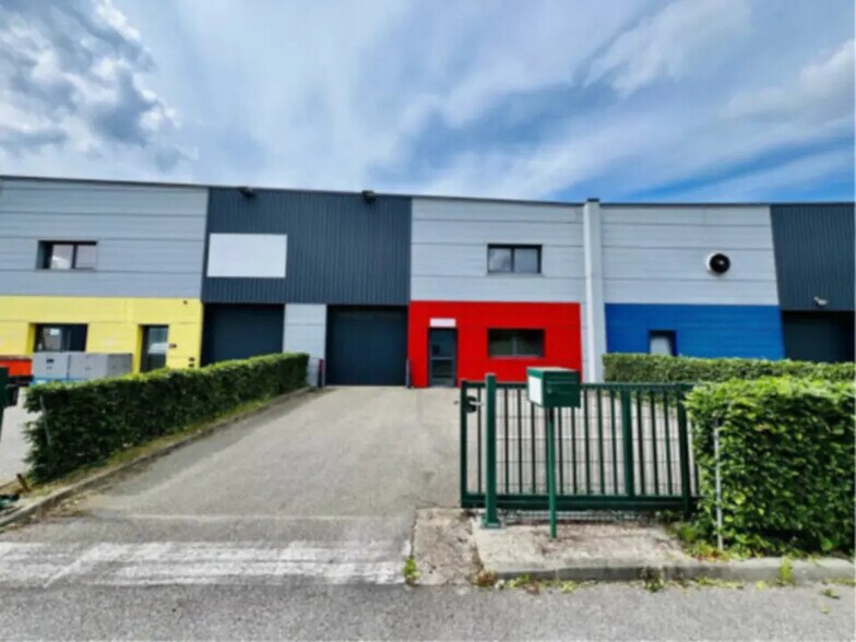 Local d’activités dans Harfleur à louer - Photo de l’immeuble – Image 1 sur 4