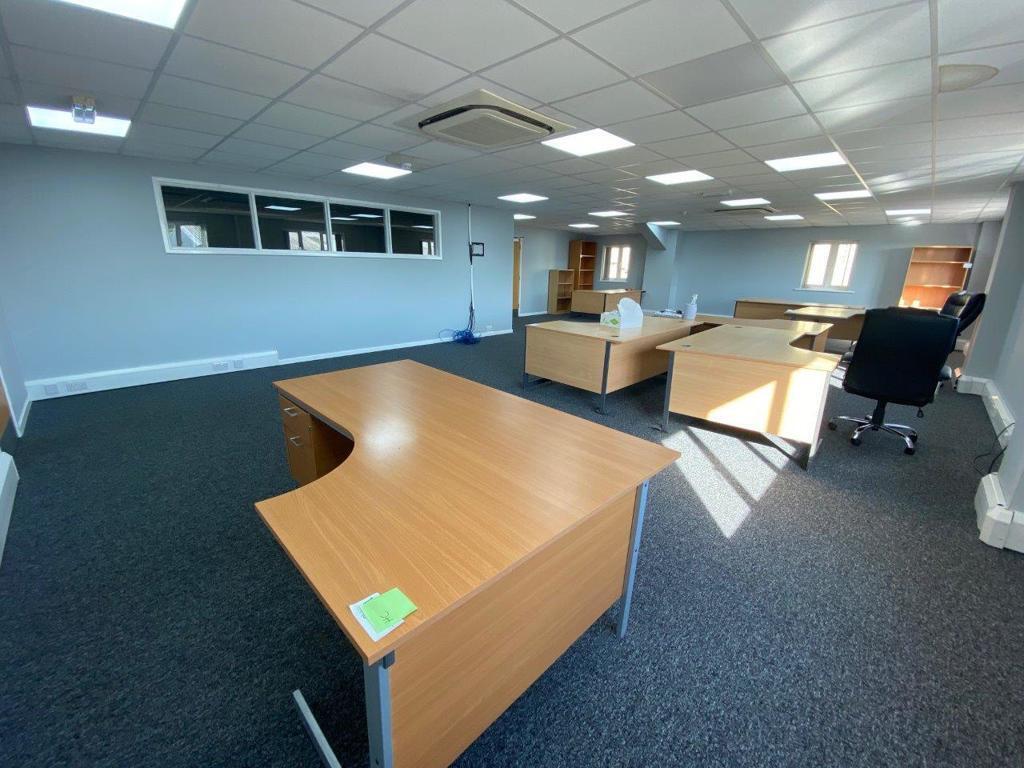 1 Riverside Av W, Lawford à louer Photo de l’immeuble– Image 1 sur 14