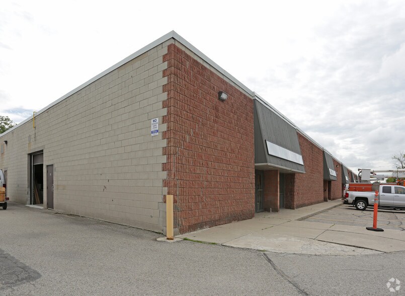 96 Bessemer Ct, London, ON à louer - Photo principale – Image 1 sur 2