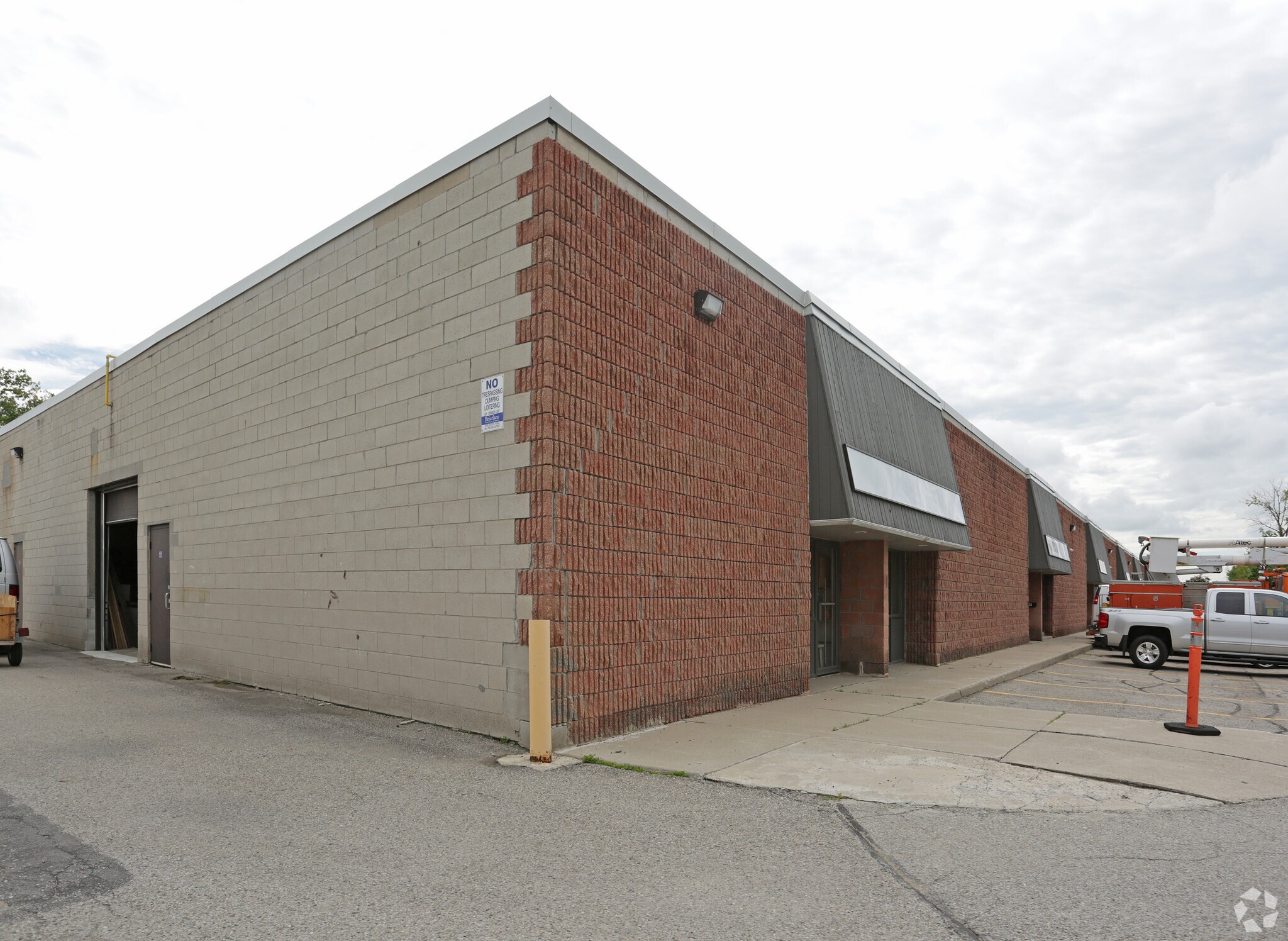 96 Bessemer Ct, London, ON à louer Photo principale– Image 1 sur 3