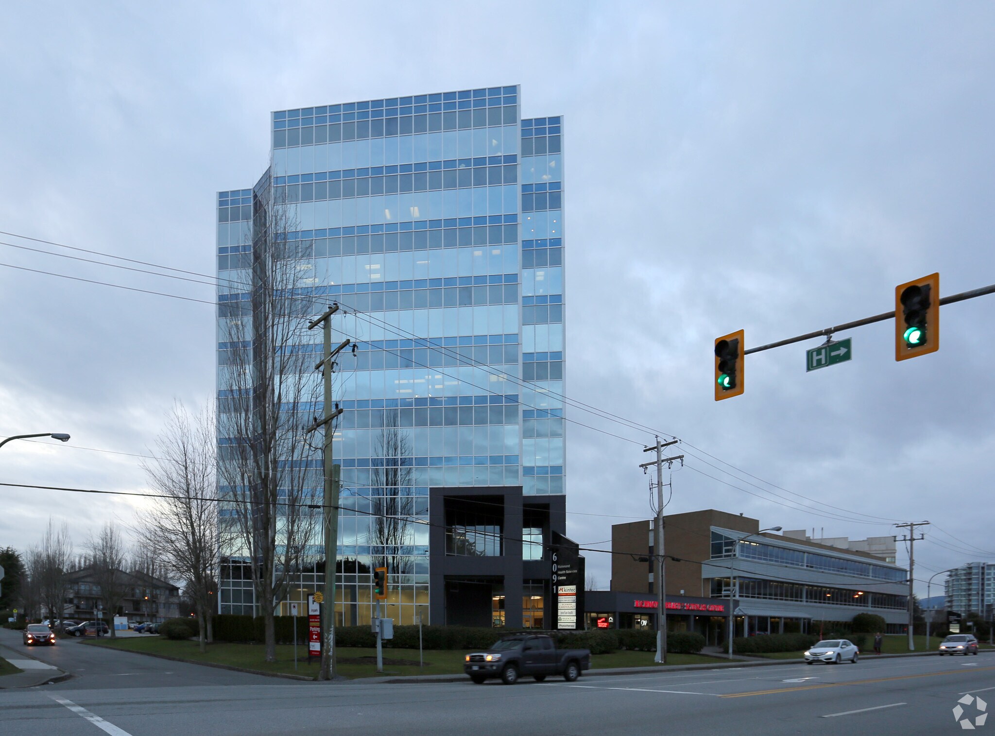 6091 Gilbert Rd, Richmond, BC à louer Photo principale– Image 1 sur 5