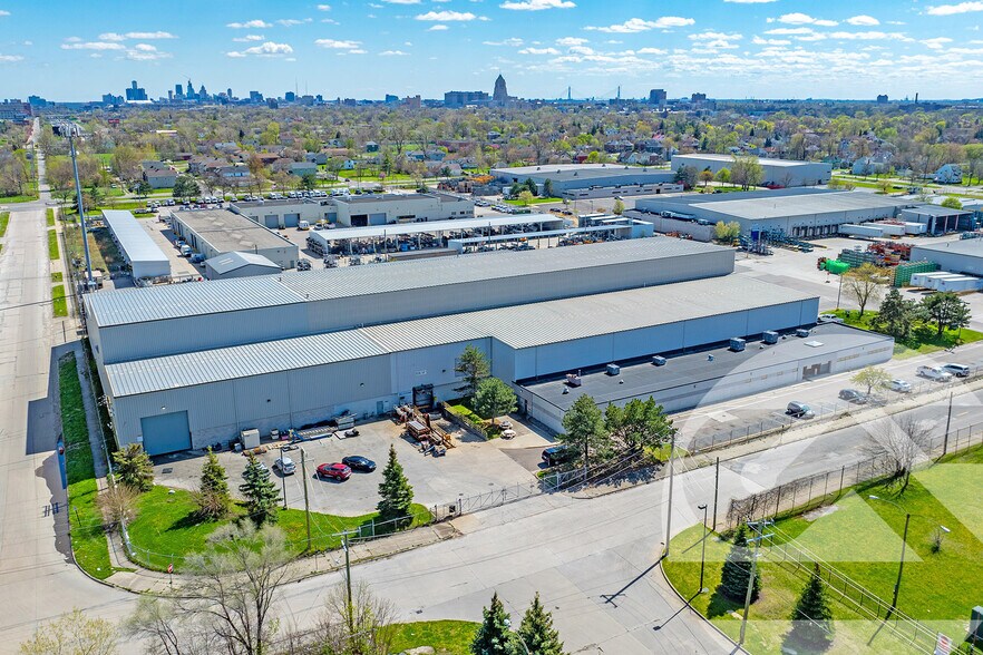 Oakland Campus portefeuille de 6 biens à vendre sur LoopNet.fr - Photo de l’immeuble – Image 3 sur 7