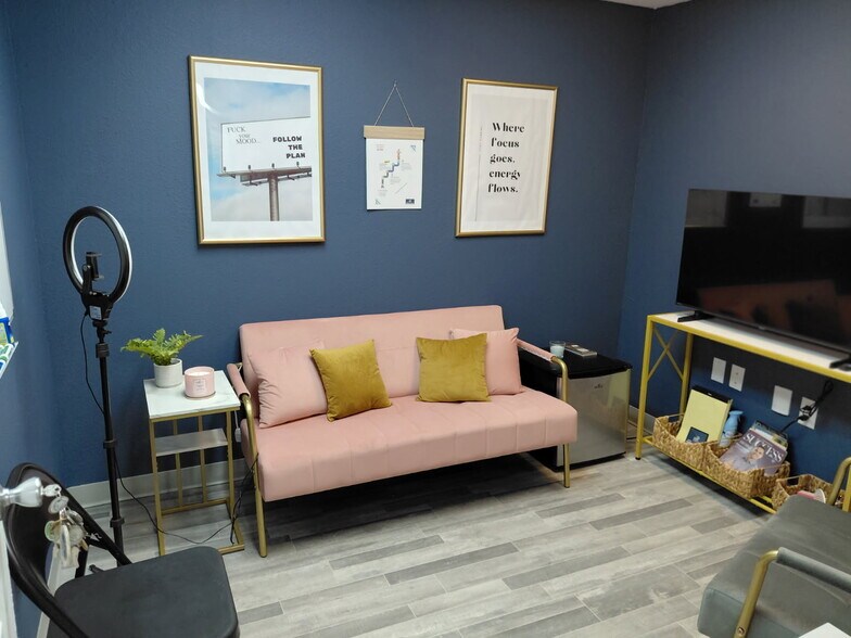 9025 Cullen Blvd, Houston, TX à louer - Photo de l’immeuble – Image 3 sur 12