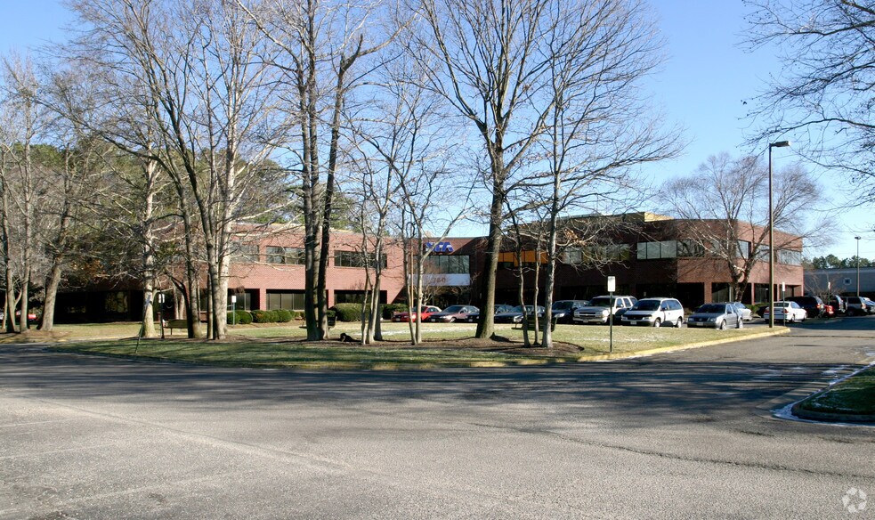 760 Lynnhaven Pky, Virginia Beach, VA à louer - Photo de l’immeuble – Image 2 sur 6