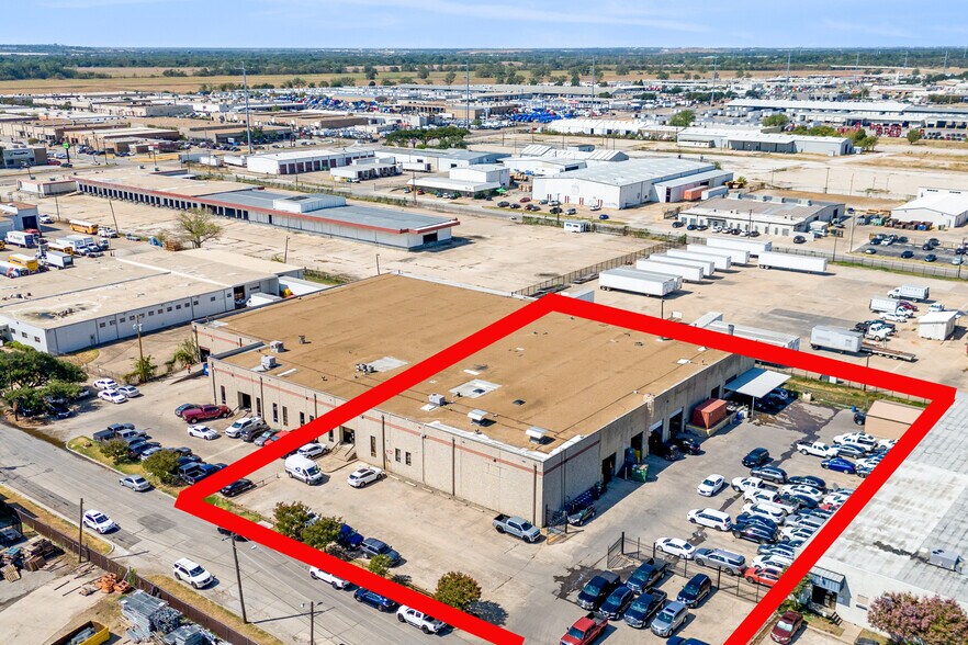 5127-5131 Mercantile Row, Dallas, TX à louer - Photo de l’immeuble – Image 1 sur 10