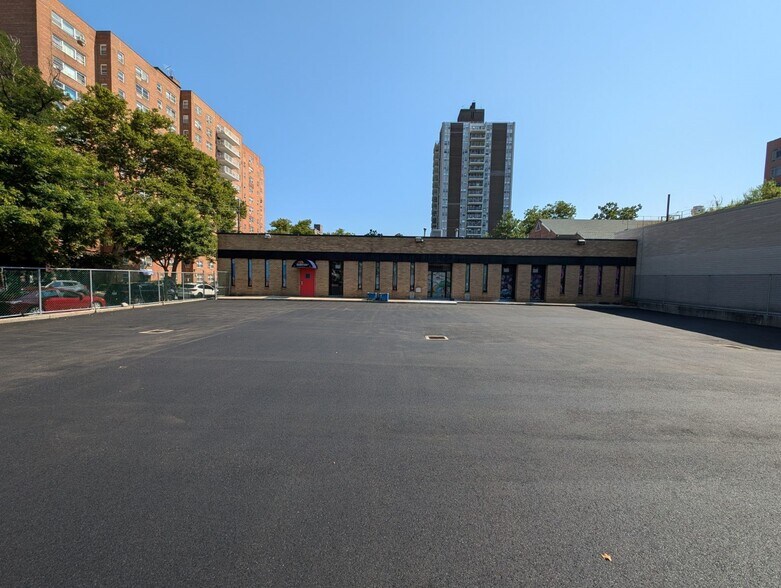 295 W 231st St, Bronx, NY à louer - Photo de l’immeuble – Image 1 sur 1
