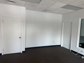 240 Plandome Rd, Manhasset, NY à louer Photo intérieure– Image 2 sur 13