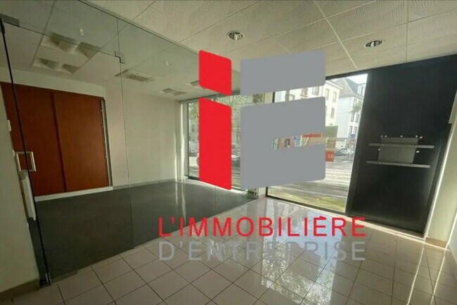 Plus de détails pour Local commercial à vendre