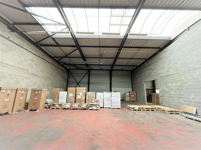 Industriel/Logistique dans Besançon à louer - Photo de l’immeuble – Image 1 sur 3