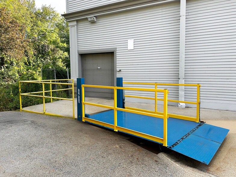 270 Mammoth Rd, Manchester, NH à louer - Photo de l’immeuble – Image 3 sur 4