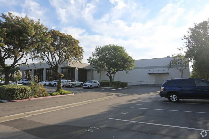 14352 Franklin Ave, Tustin, CA à louer - Photo de l’immeuble – Image 2 sur 10